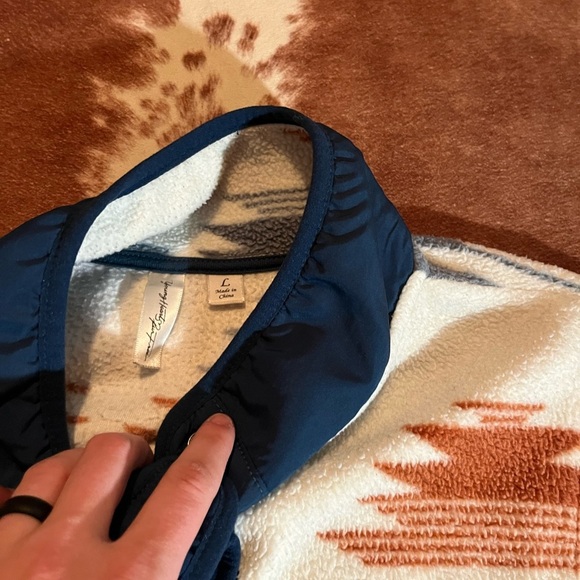 Boutique snap button western jacket 
size large 
No flaws - Picture 3 of 4